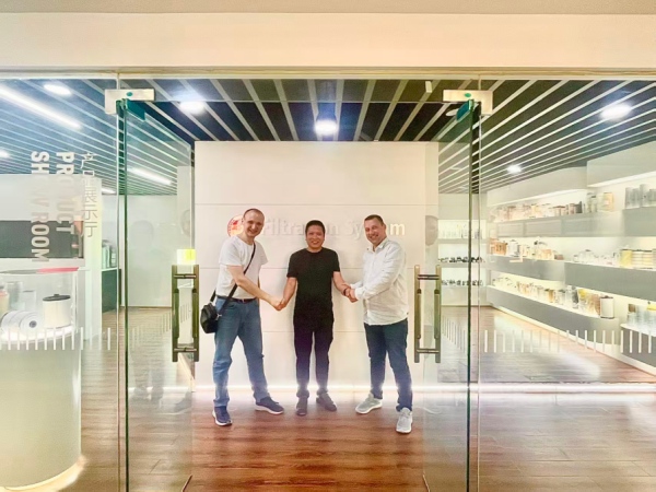 러시아 대표단, 전략적 협력 논의 위해 원저우 SGL 자동차 부품 유한회사 방문